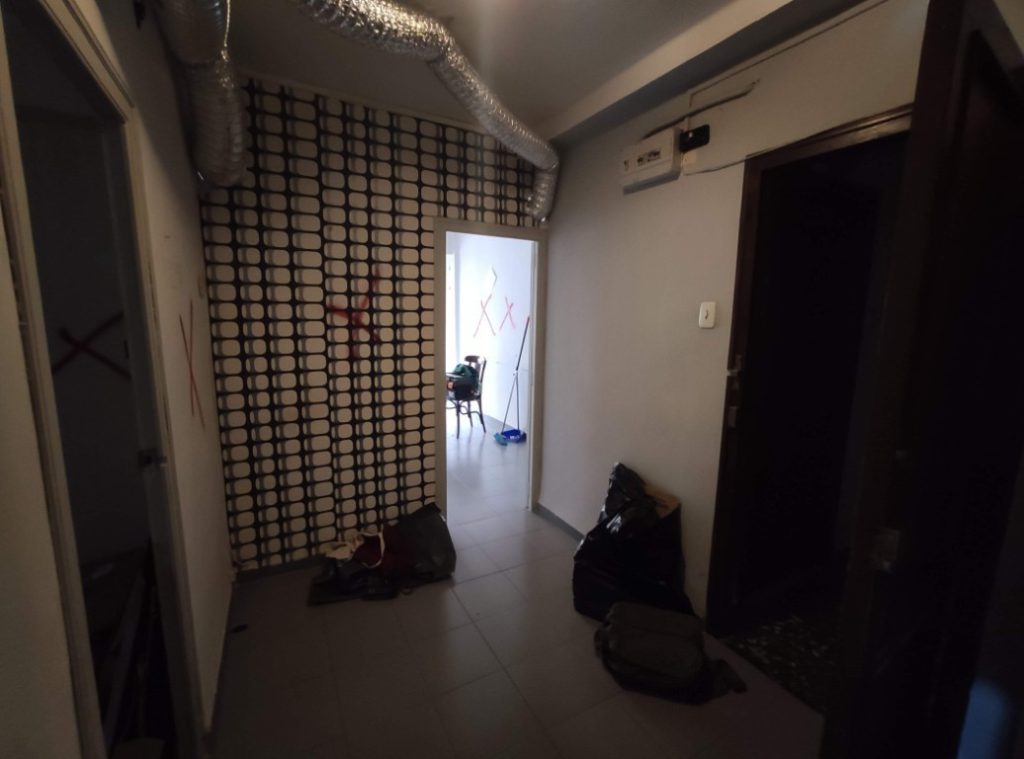Pasillo de vivienda antes de comenzar la reforma
