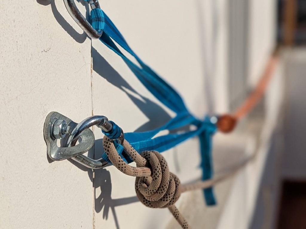 Sistemas de anclaje instalados en fachada para trabajos verticales