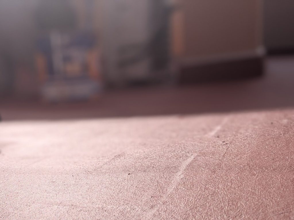 Detalle del acabado superficial de una cubierta impermeabilizada